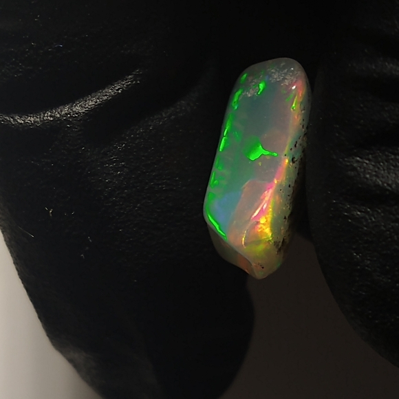 Very Bright Full Spectrum Opal With Honeycomb and Digit Patterns - Picture 9 of 16